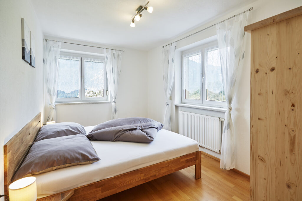 Schlafzimmer mit Doppelbett